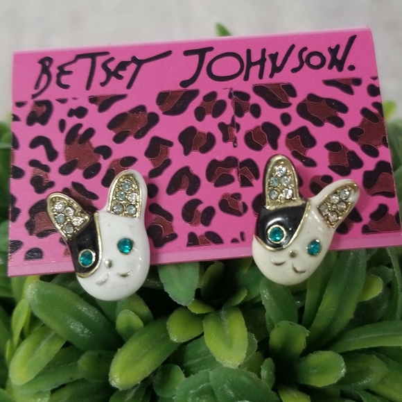 Betsey Johnson Jewelry - 🎉HP🎉Betsey Johnson Vintage Stud Earrings